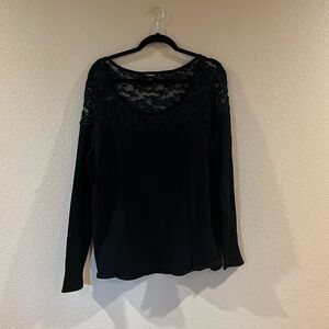 Long sleeve torrid top with lace on top portion